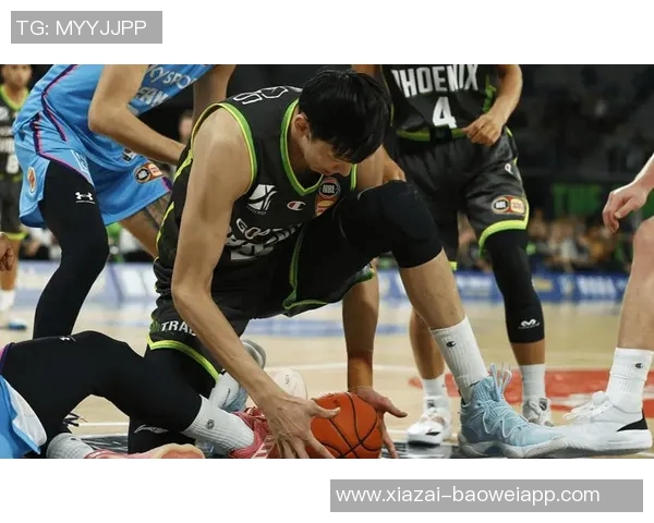 周琦内线强攻首开记录展现实力随即再度发力制造杀伤